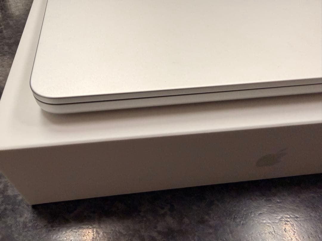 MacBookair m2 8GB 256 bat100% 付属品完品 美品