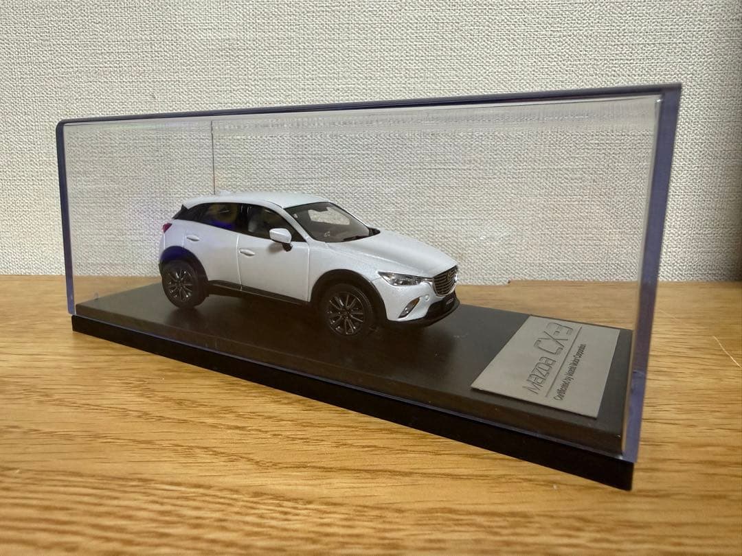 ミニカー1/43　マツダ　CX-3 ディーラー ふモデルカー カラーサンプル 白