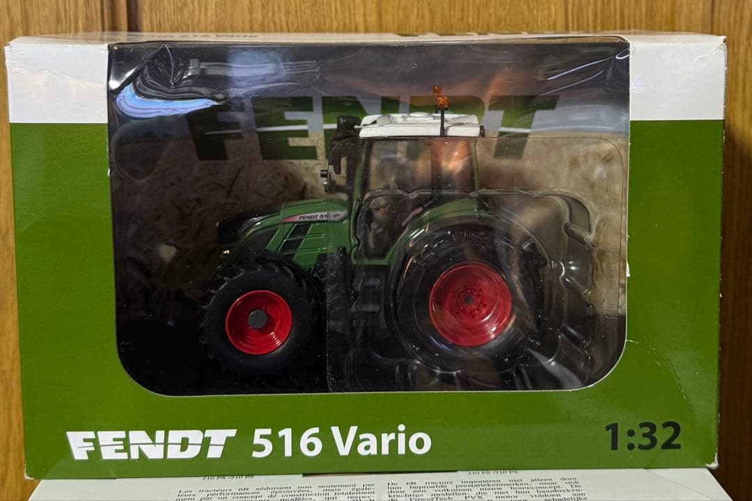 ミニカー FENDT 516 Vario 1:32