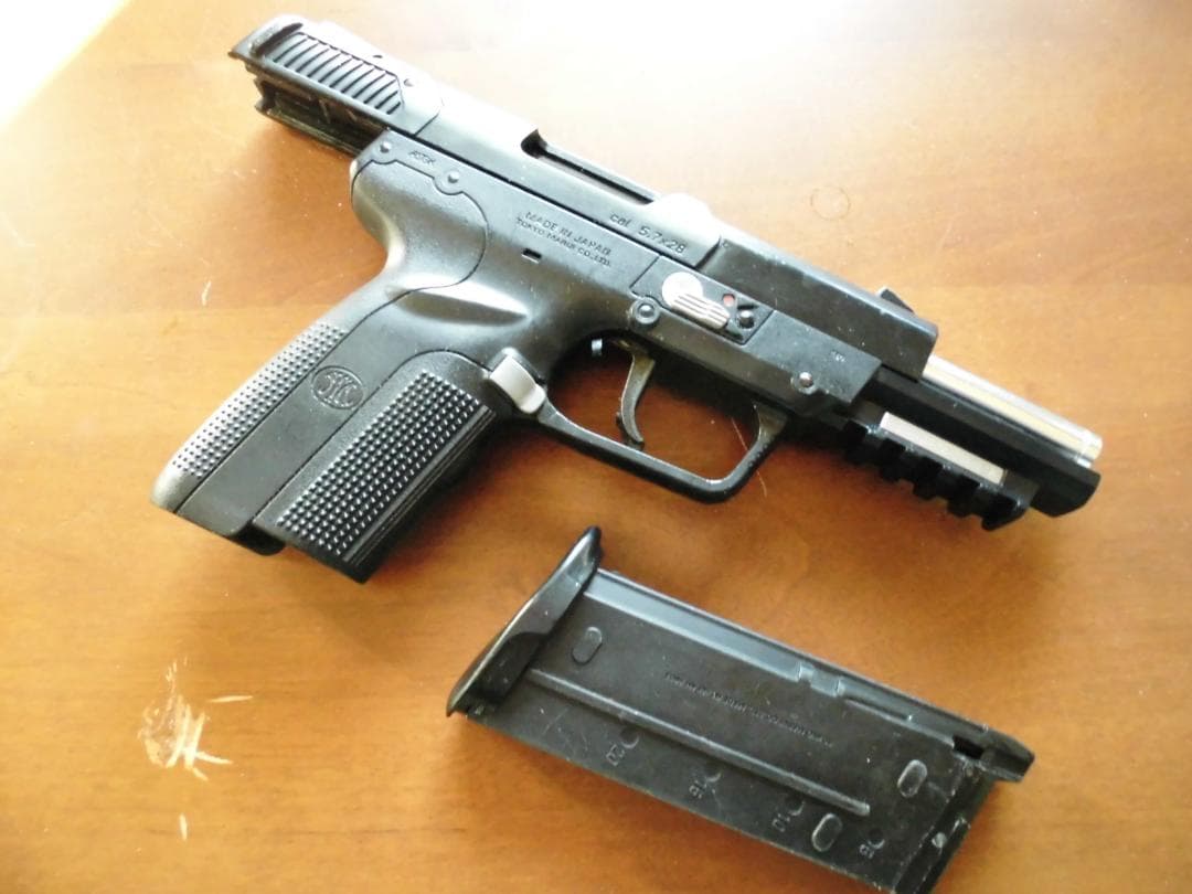 東京マルイ　FN5-7 ファイブセブン　ガスブロプラスチック製