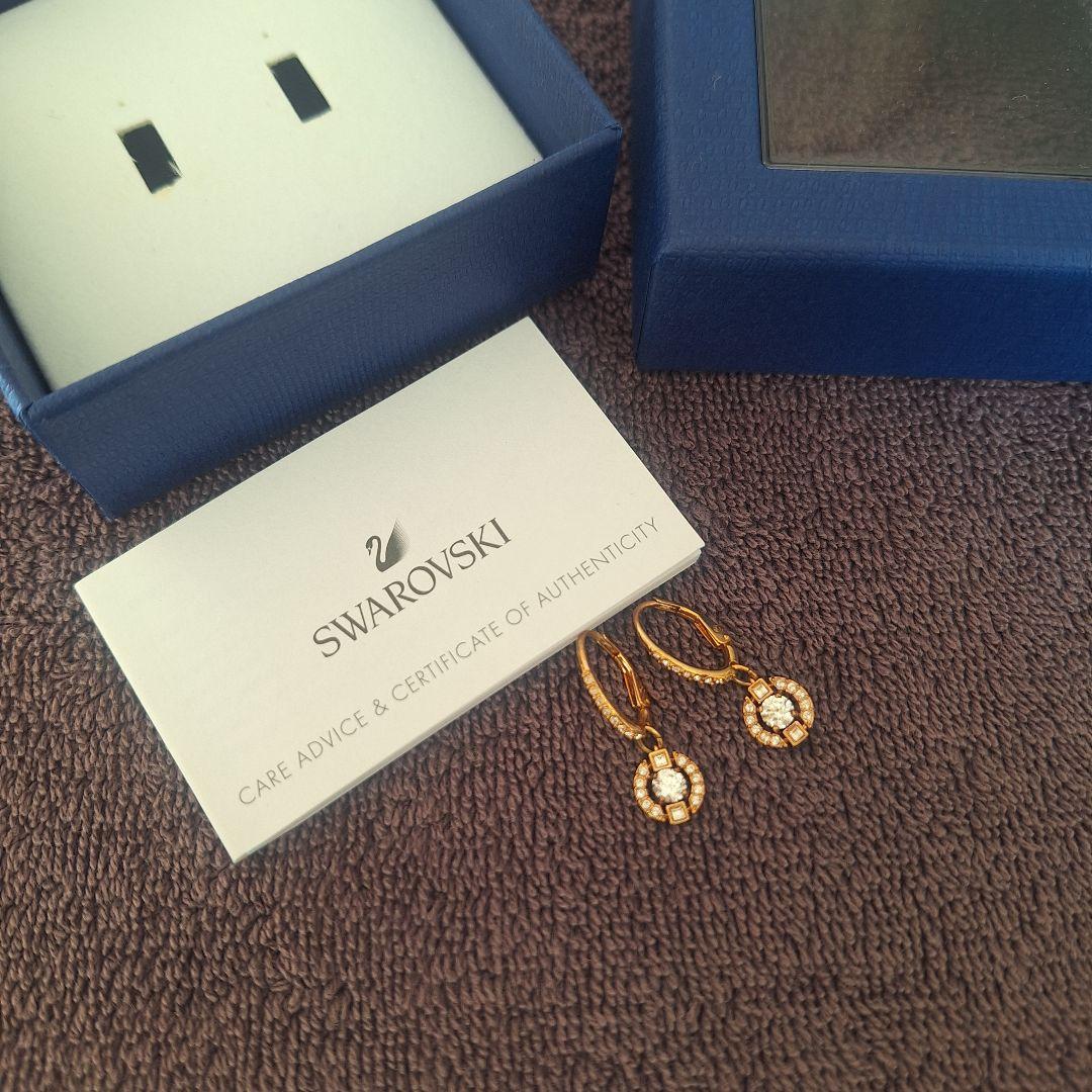 スワロフスキー Swarovski ピアス