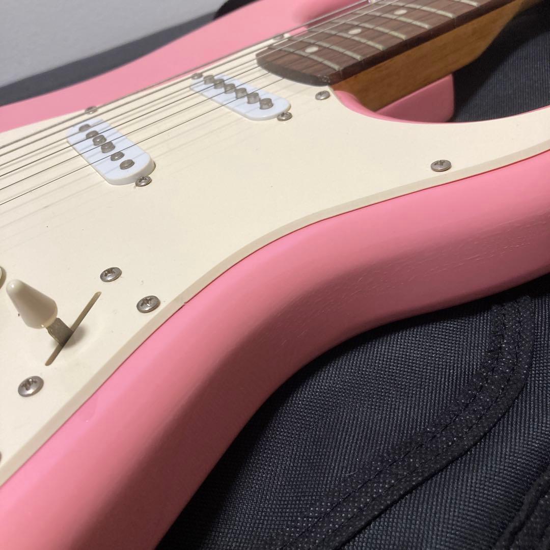 Squier Stratocaster ギター ピンク ホワイト バンド 初心者