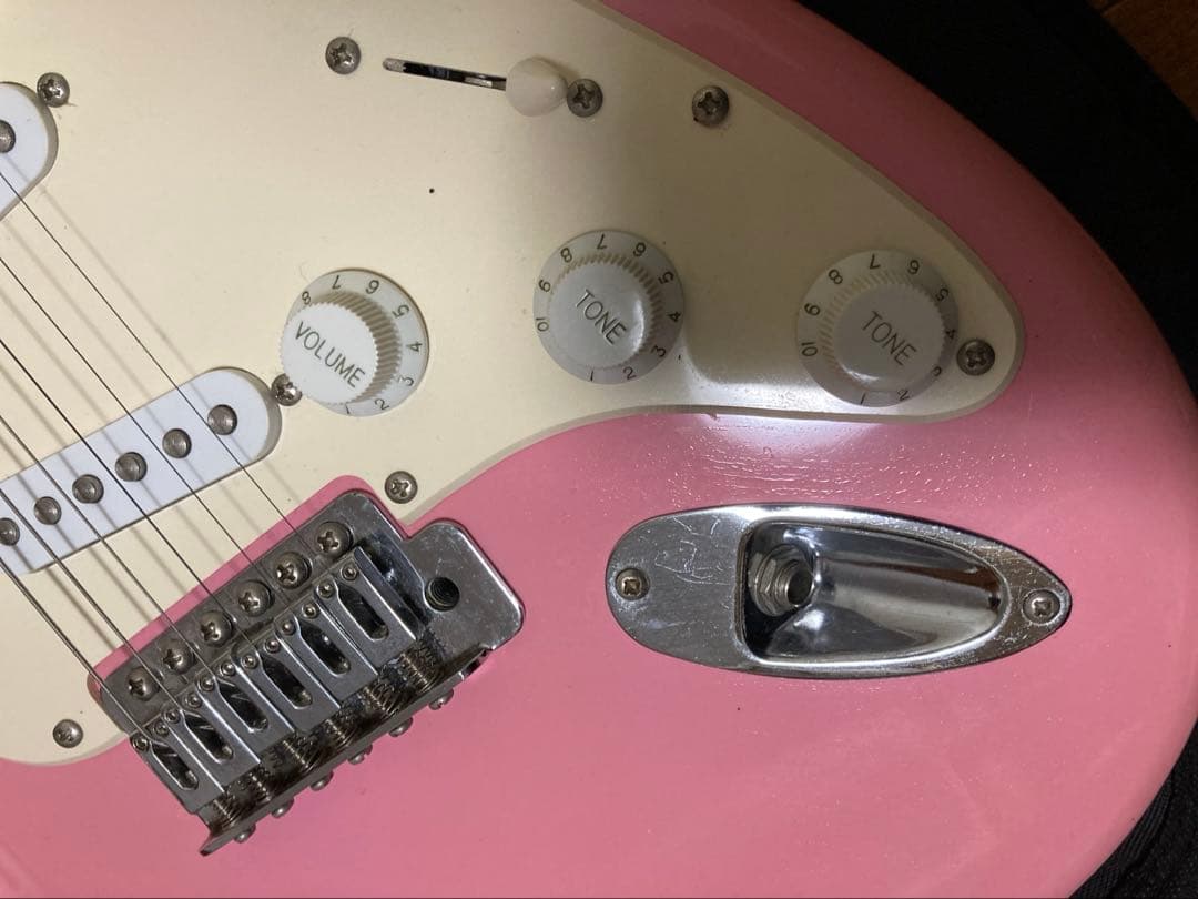 Squier Stratocaster ギター ピンク ホワイト バンド 初心者