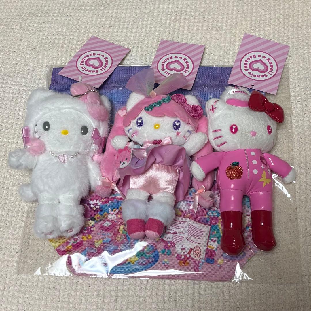 サンリオ　ハローキティ　原宿限定　マスコットホルダー　3点セット　ノベルティ付き