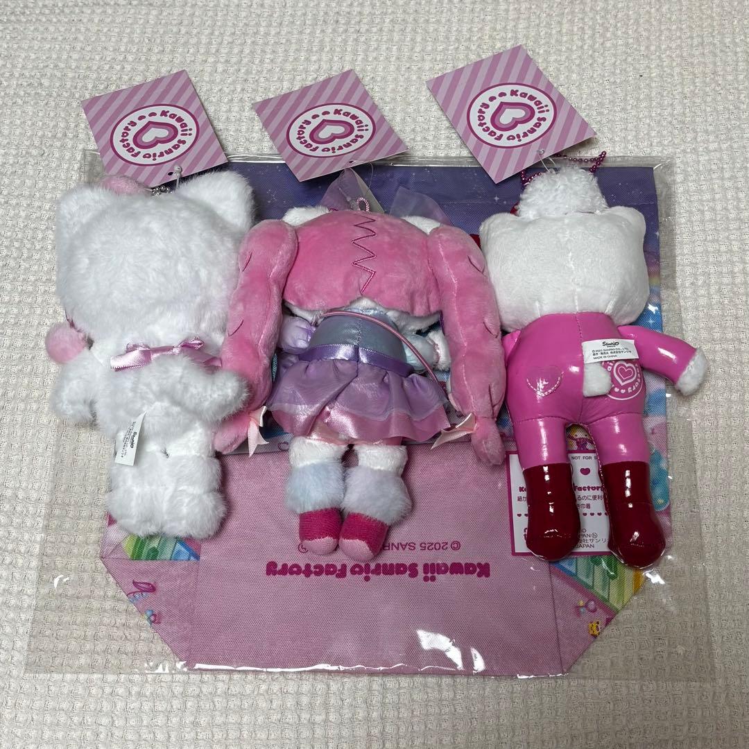 サンリオ　ハローキティ　原宿限定　マスコットホルダー　3点セット　ノベルティ付き