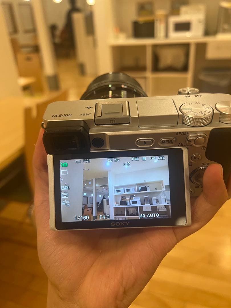 SONYα6400シルバーボディ+16-50mmレンズキット美品➕メモリーカード