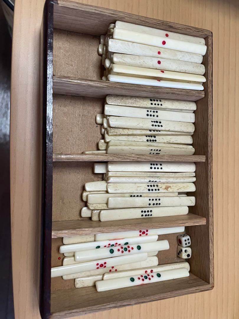 超レア超レトロ木製麻雀箱 伝統時代モノ&麻雀牌 ※骨牌背竹牌　※骨董品