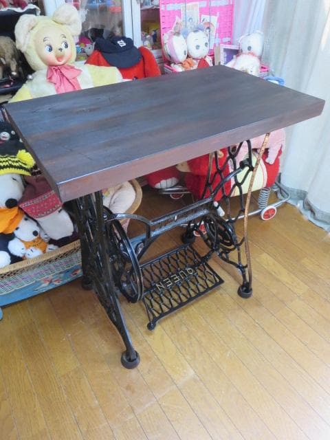 ※アンティーク※ QUEEN足踏みミシン脚のテーブル　アイアン　飾り棚