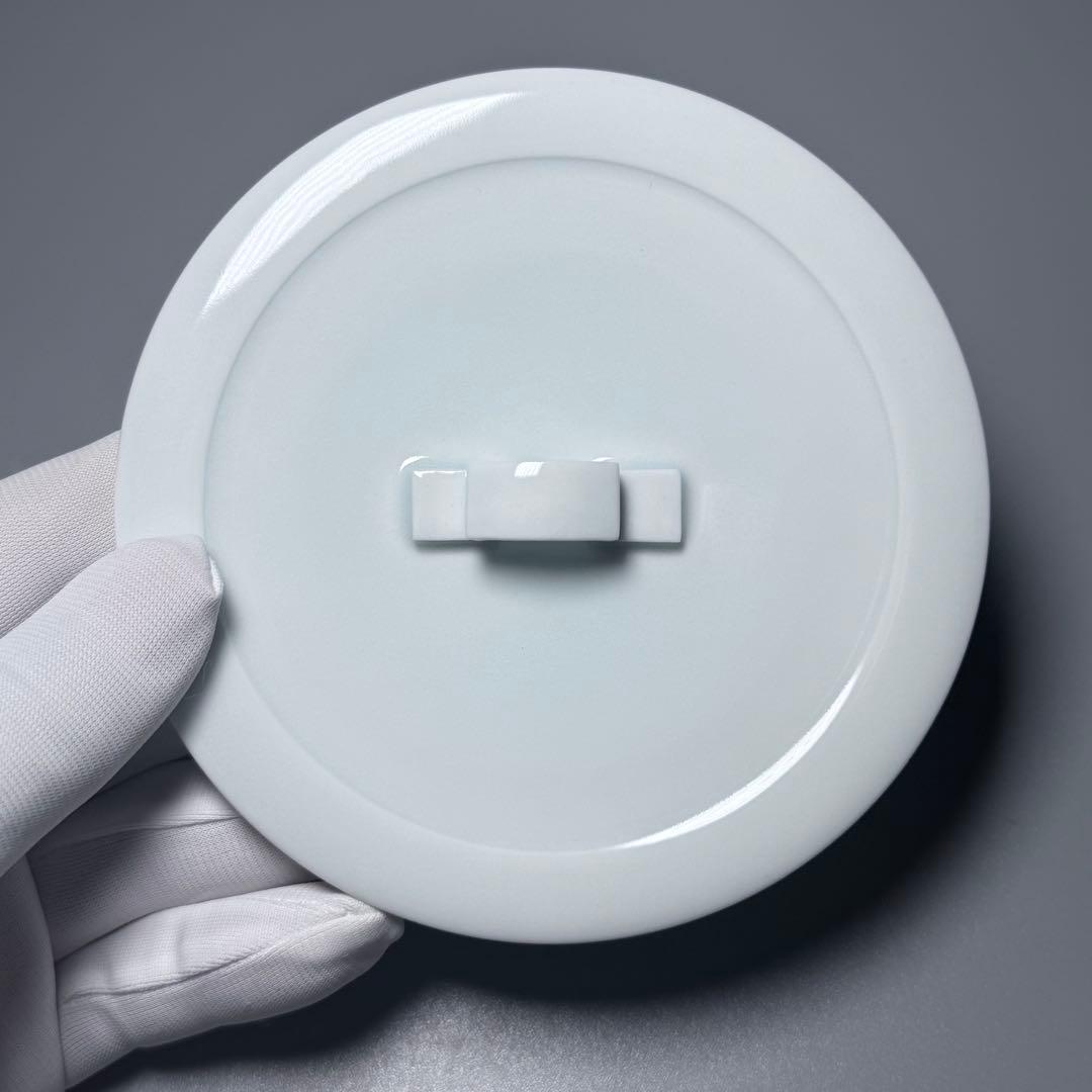 白磁の名工　樋渡陶六　造　青白磁牡丹絵彫文　水指　共箱　共布　極美品