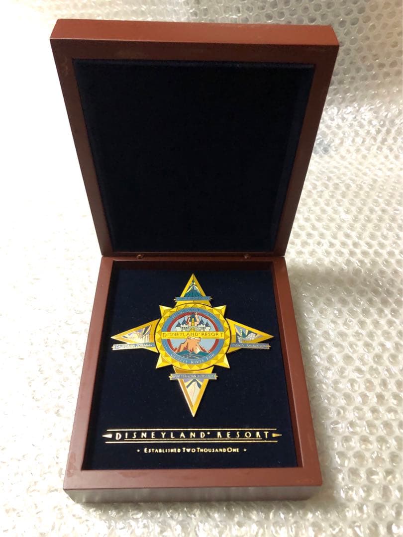 限定 貴重 Disneyカルフォルニア ディズニーランド コンパス ピンバッジ