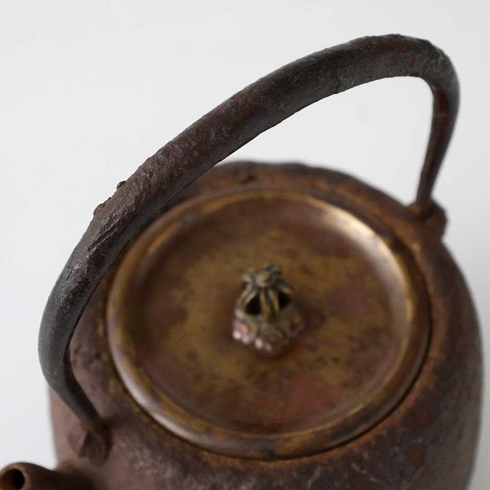 岩肌時代鉄瓶 斑紫銅蓋 湯沸かし 煎茶道具 高さ22㎝ 鉄器 南部 無落款