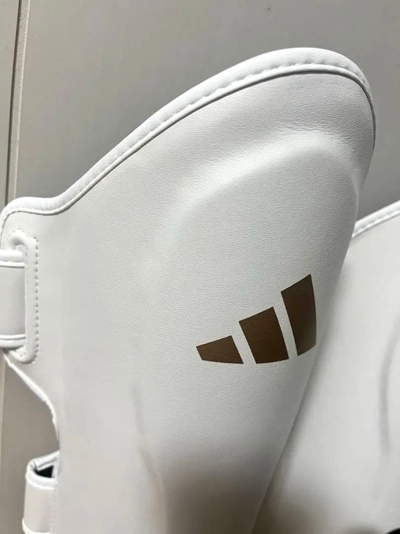 もっちゃんadidas NEW 超軽量 レガースホワイトゴールド/Sサイズ