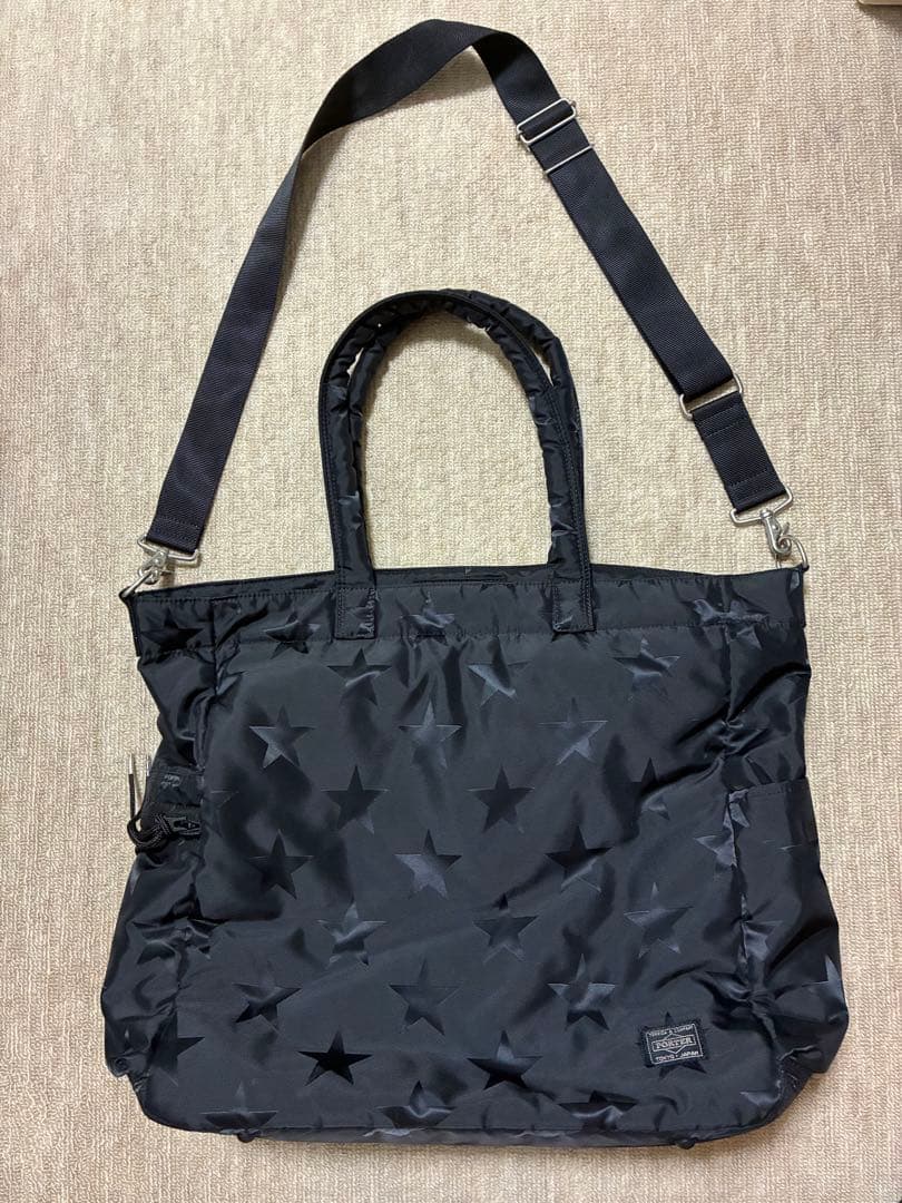 パーカー　ブラック 星柄バッグ