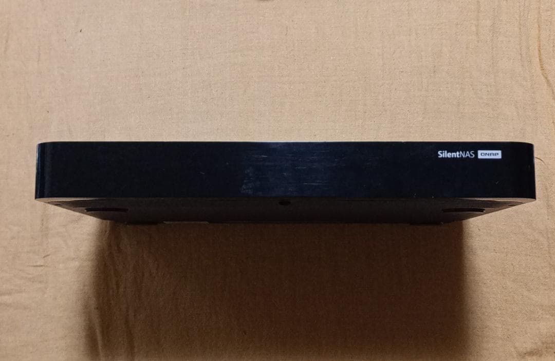 ★【動作品】QNAP HS-210 2TBファンレス NAS 静音②【送料無料】