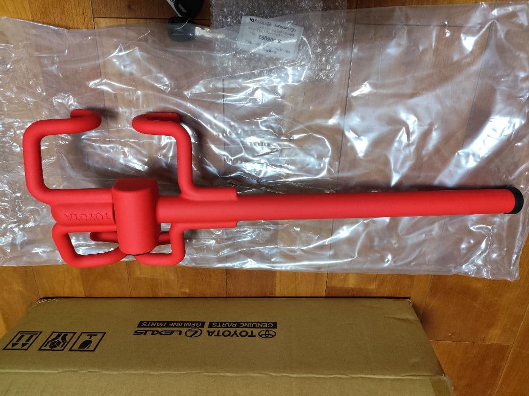 TOYOTA ステアリングロック 赤　新品未使用　梱包
