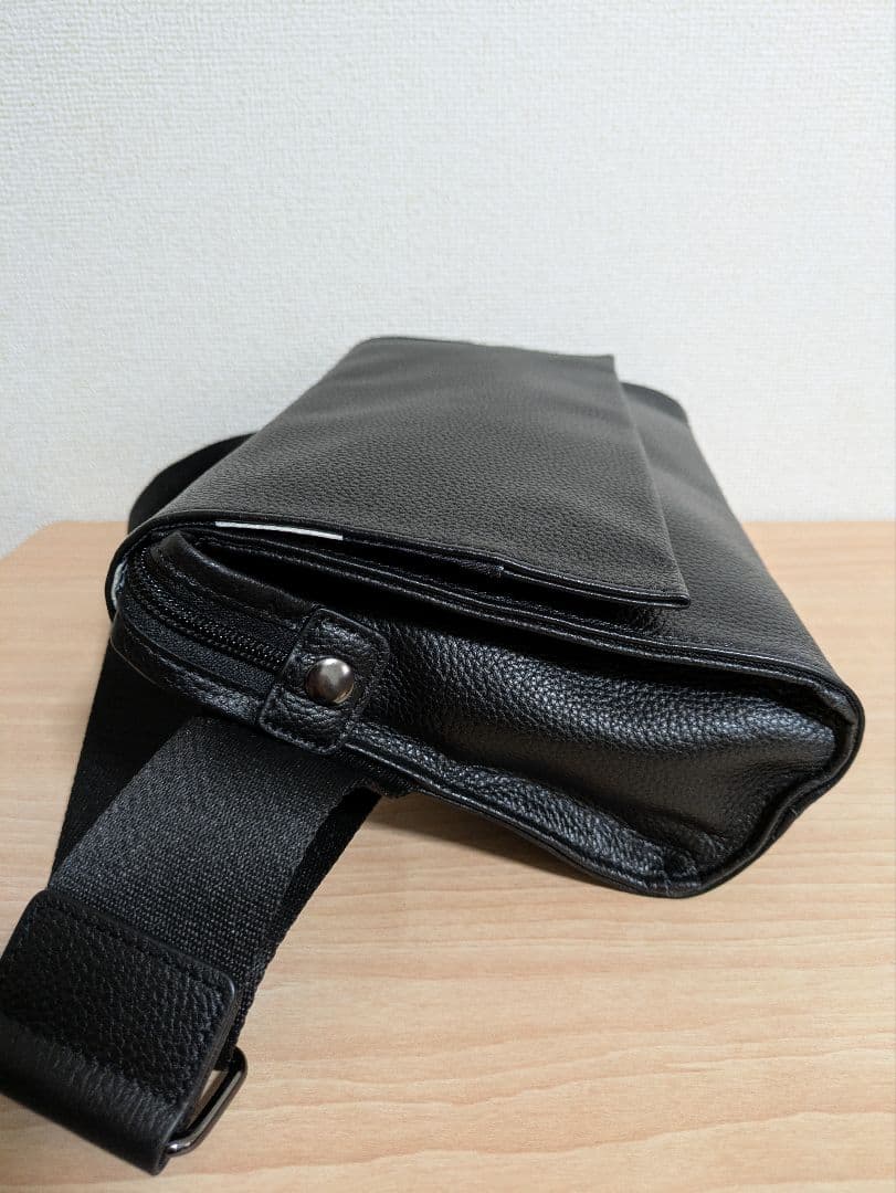 イアパピヨネ　ワイドテープショルダーバッグ　ブラック　黒　レザー　本革