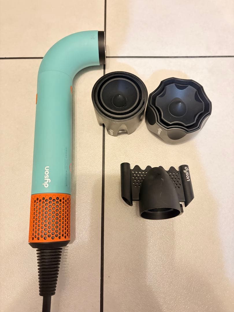 Dyson Supersonic ドライヤー 付属品付き