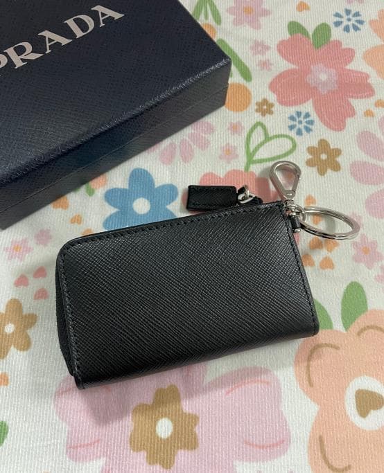 激安/ブラック プラダ　　ケース　キーホルダー 断捨離