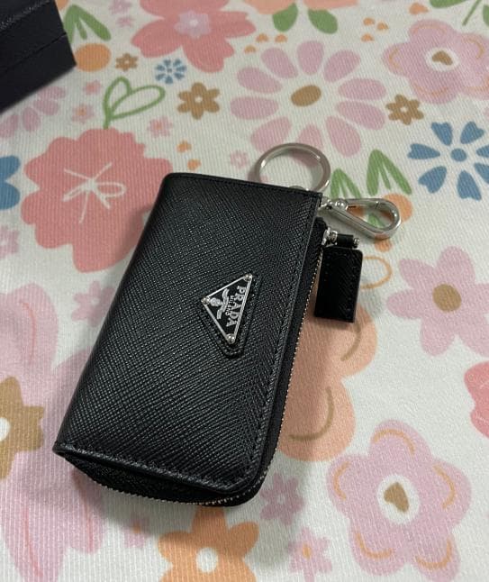 激安/ブラック プラダ　　ケース　キーホルダー 断捨離