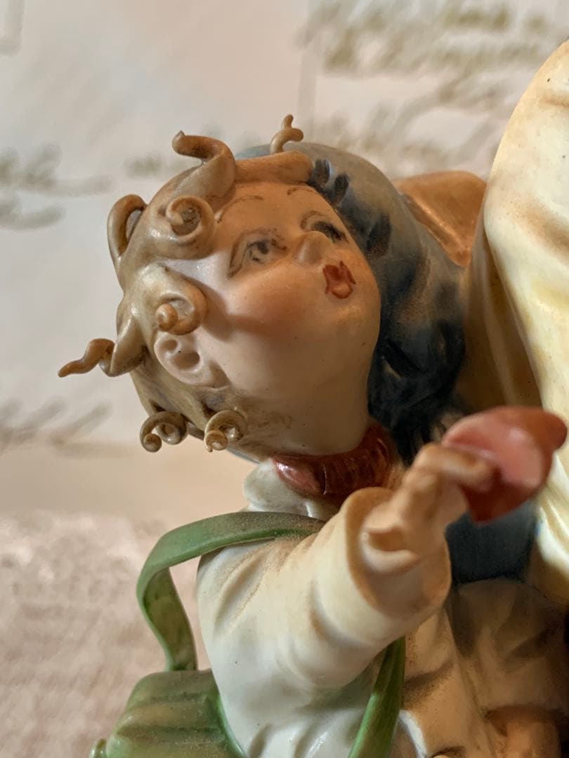 イタリア製　カポテモンテ　靴屋の叔父さんと少年の陶器人形！まつ毛まで陶器です！