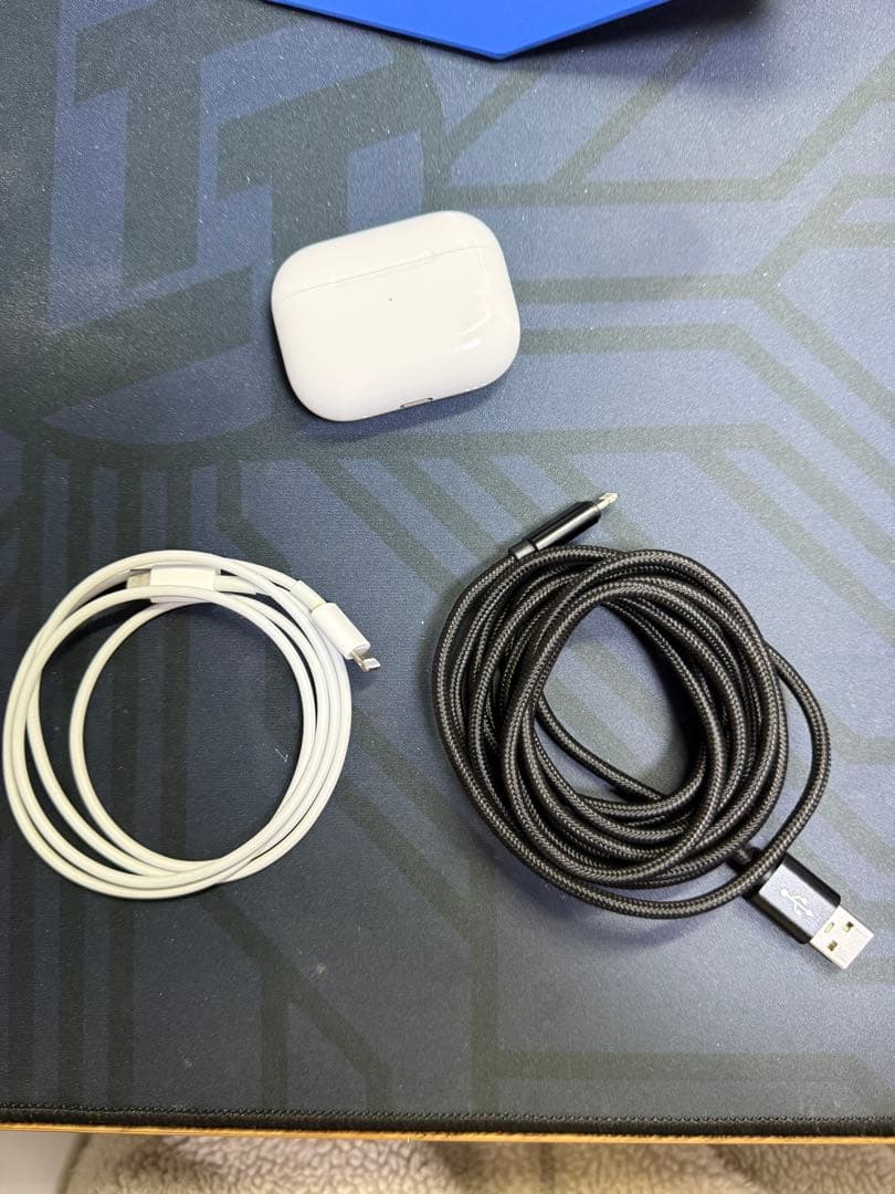 s*y様 Apple AirPods Pro 2 本体 充電ケース付き