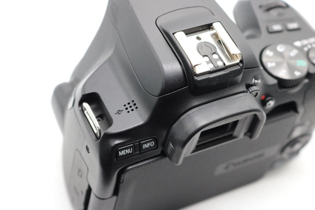 ボディ新品級 【Canon EOS Kiss X10 トリプルレンズセット】