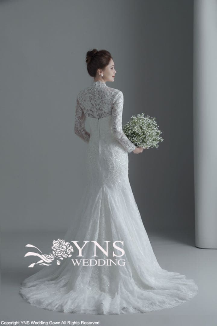 レースが綺麗ハイネック　長袖ウェディングドレス