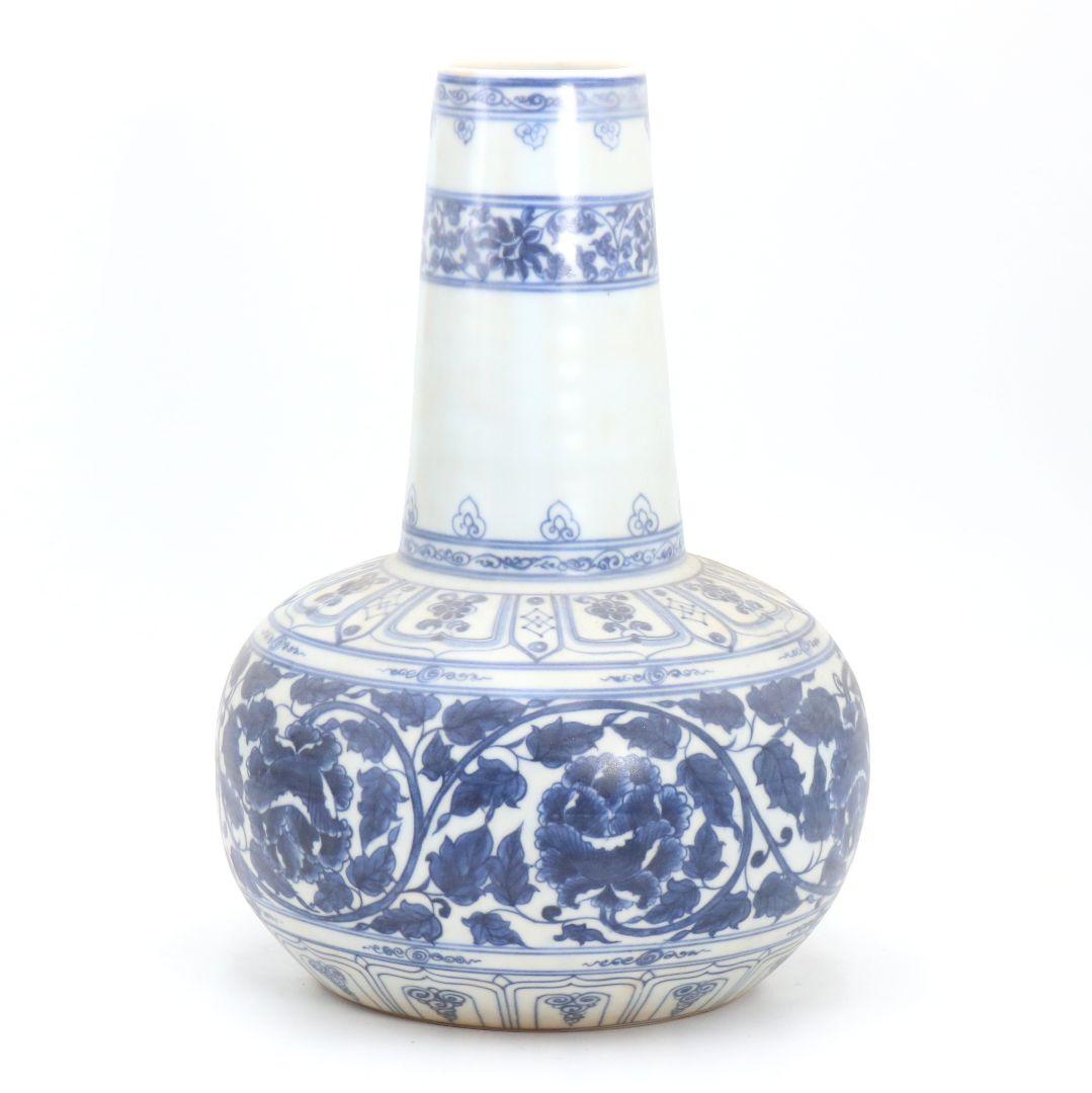 中国 青花 花卉長頸瓶　AT675