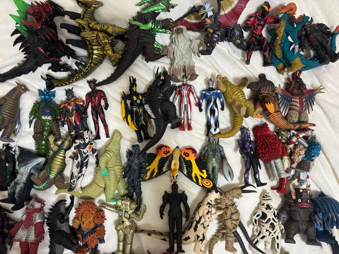 まとめ売り　特撮ソフビ　レア物あり　ウルトラマン、ゴジラ、仮面ライダー　141体