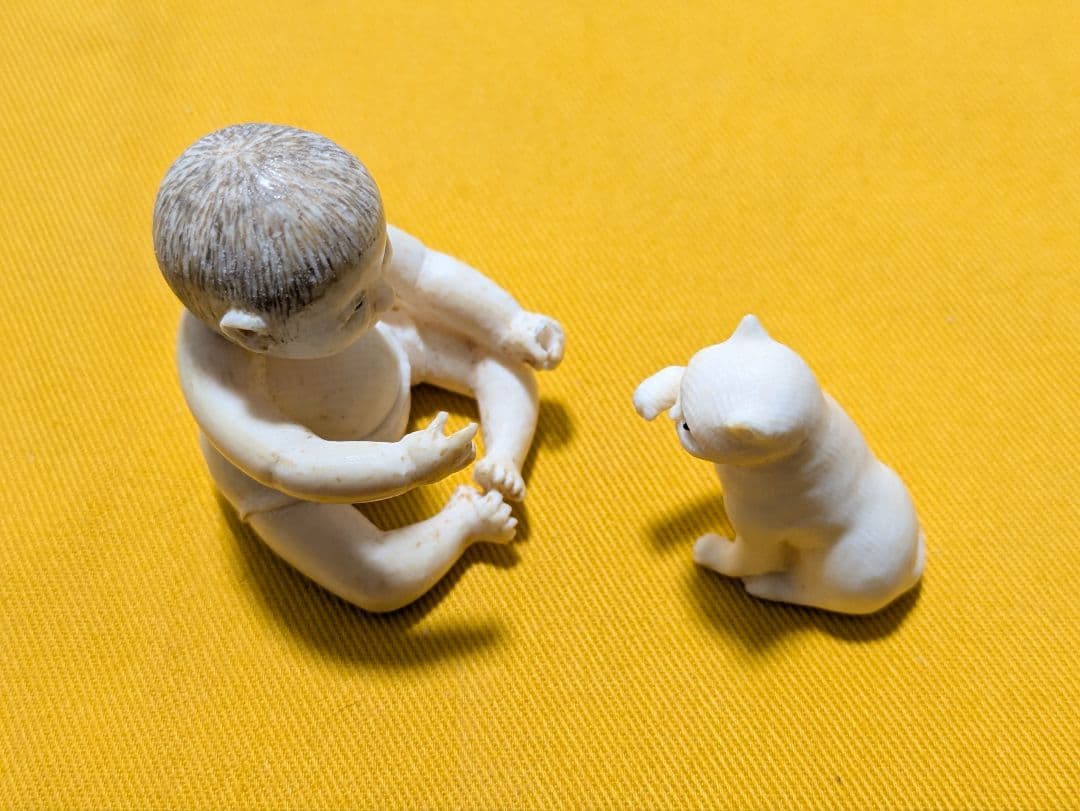 【閉店売り尽し】手彫の小置物　“仔猫”