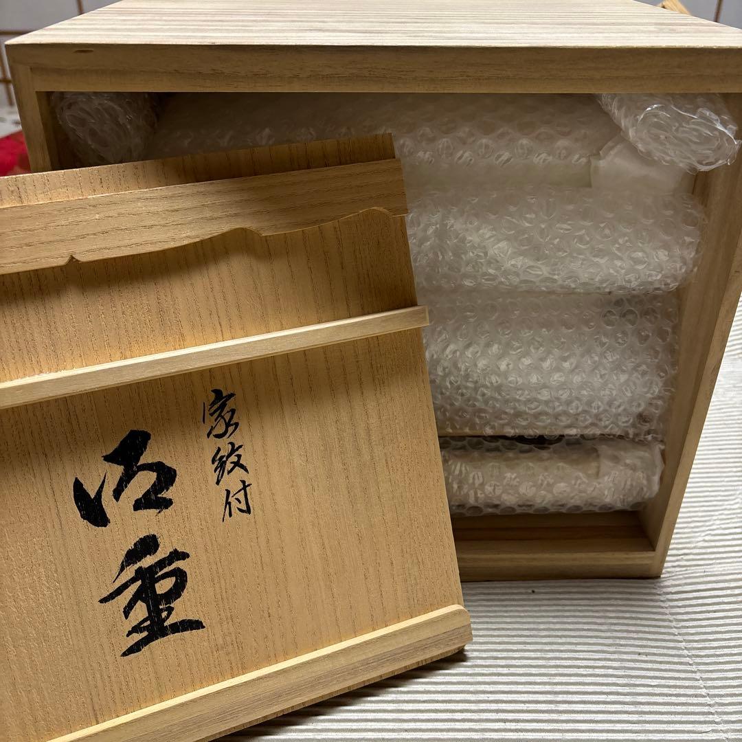 輪島塗の御重（お重箱）紋入、重台付き