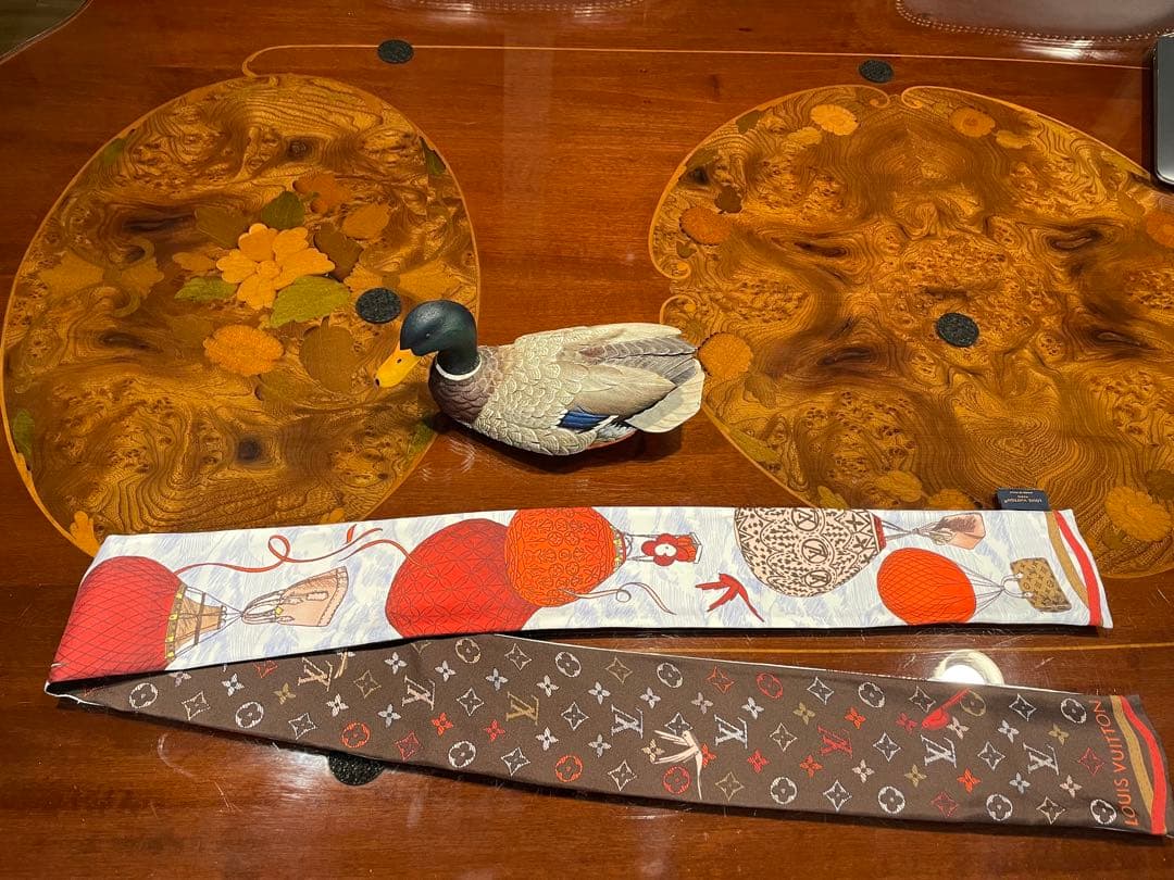 LOUIS VUITTON バンドー・アップアンドアウェイ　カラー:ルージュ