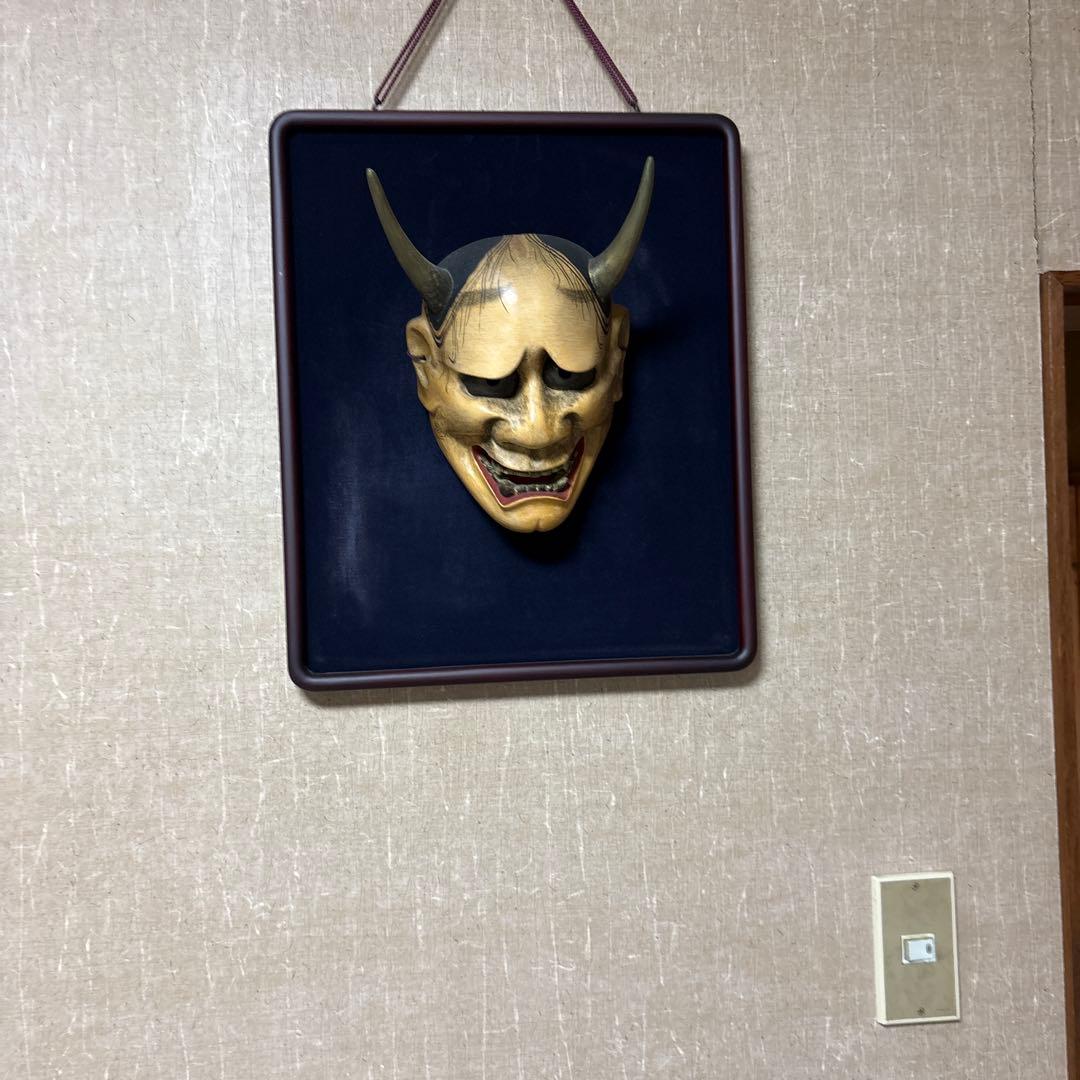 木製能面 角のある鬼のデザイン
