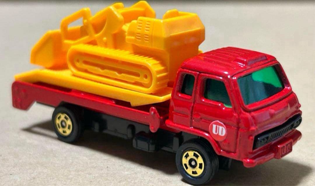 トミカ ニッサン ディーゼル コンドル ブルドーザキャリア UD 赤