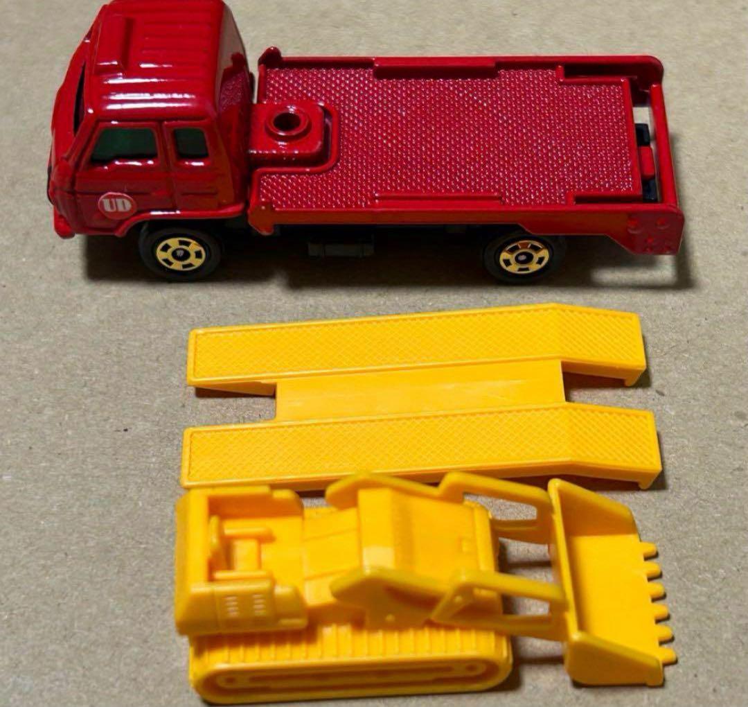 トミカ ニッサン ディーゼル コンドル ブルドーザキャリア UD 赤