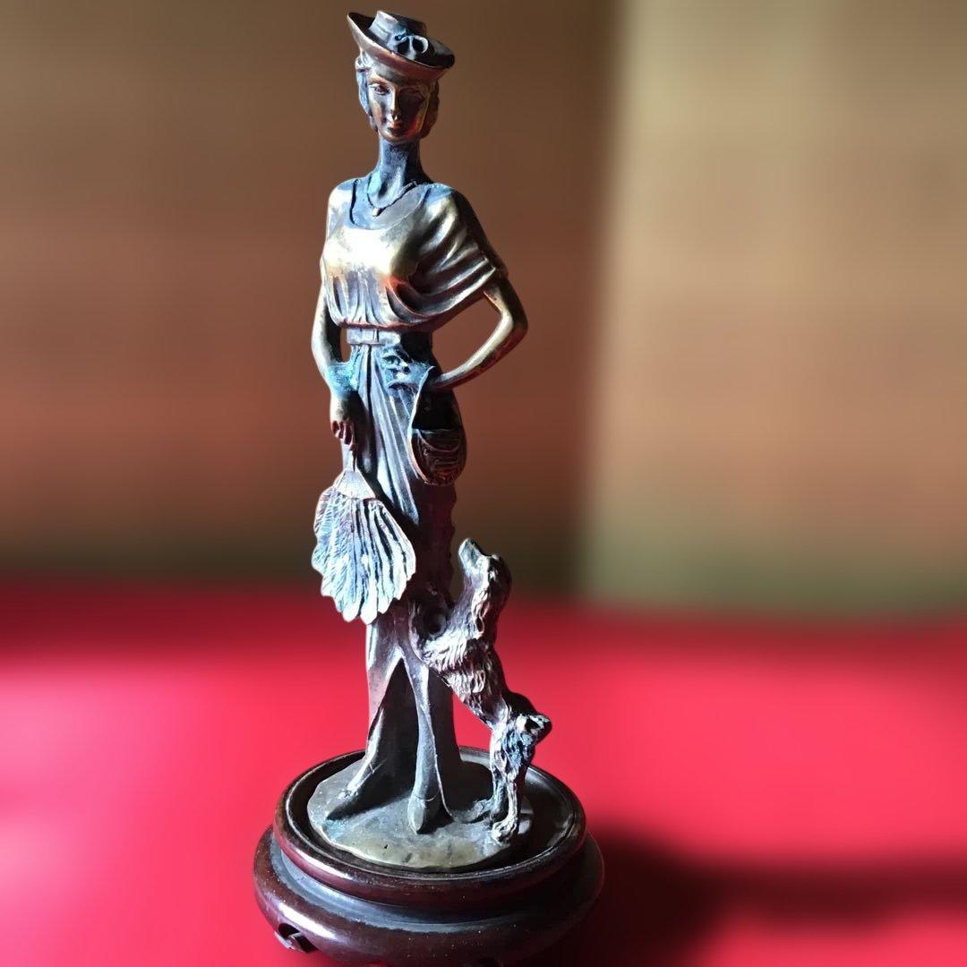 貴婦人と仔犬　時代物