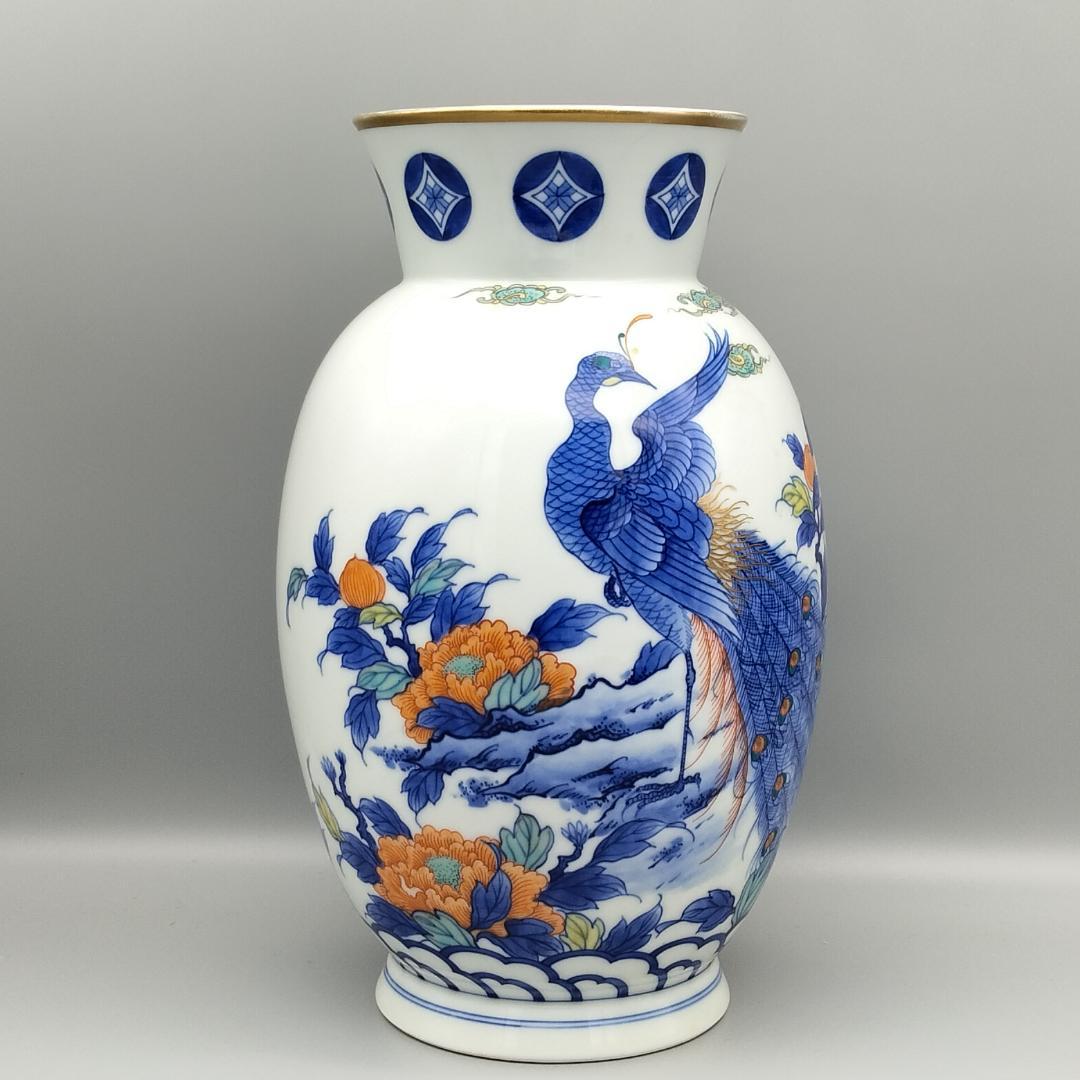 色鍋島焼 市川光山作 霊芝雲 椿花 孔雀文 飾壺 花瓶