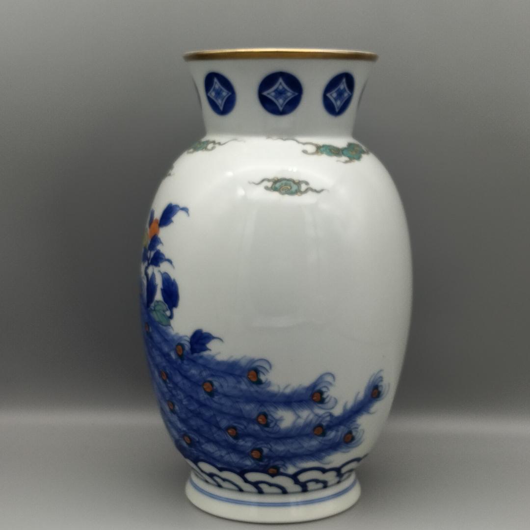 色鍋島焼 市川光山作 霊芝雲 椿花 孔雀文 飾壺 花瓶