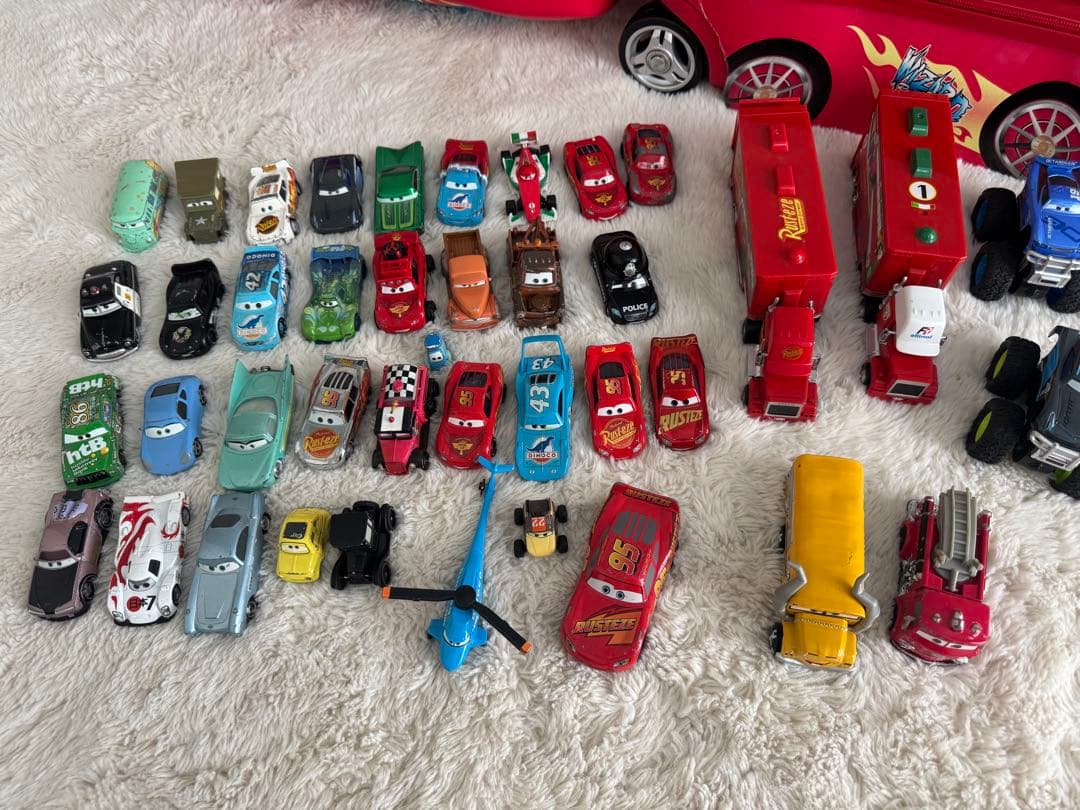 カーズ ミニカーケース ライトニング・マックイーン 約41台付き