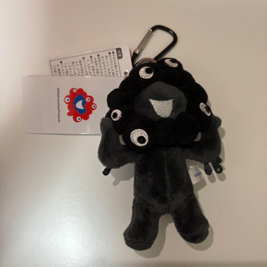 【新品未使用タグ付き】黒ミャクミャク　立ち　キーホルダー　カラビナ付き