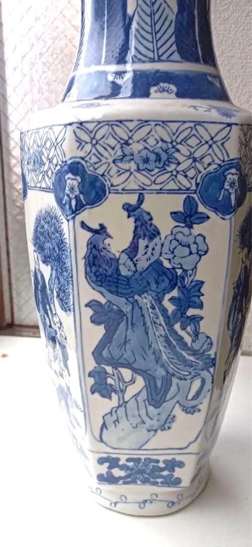 2体の価格 青白磁の花瓶 人物と風景の手描き絵