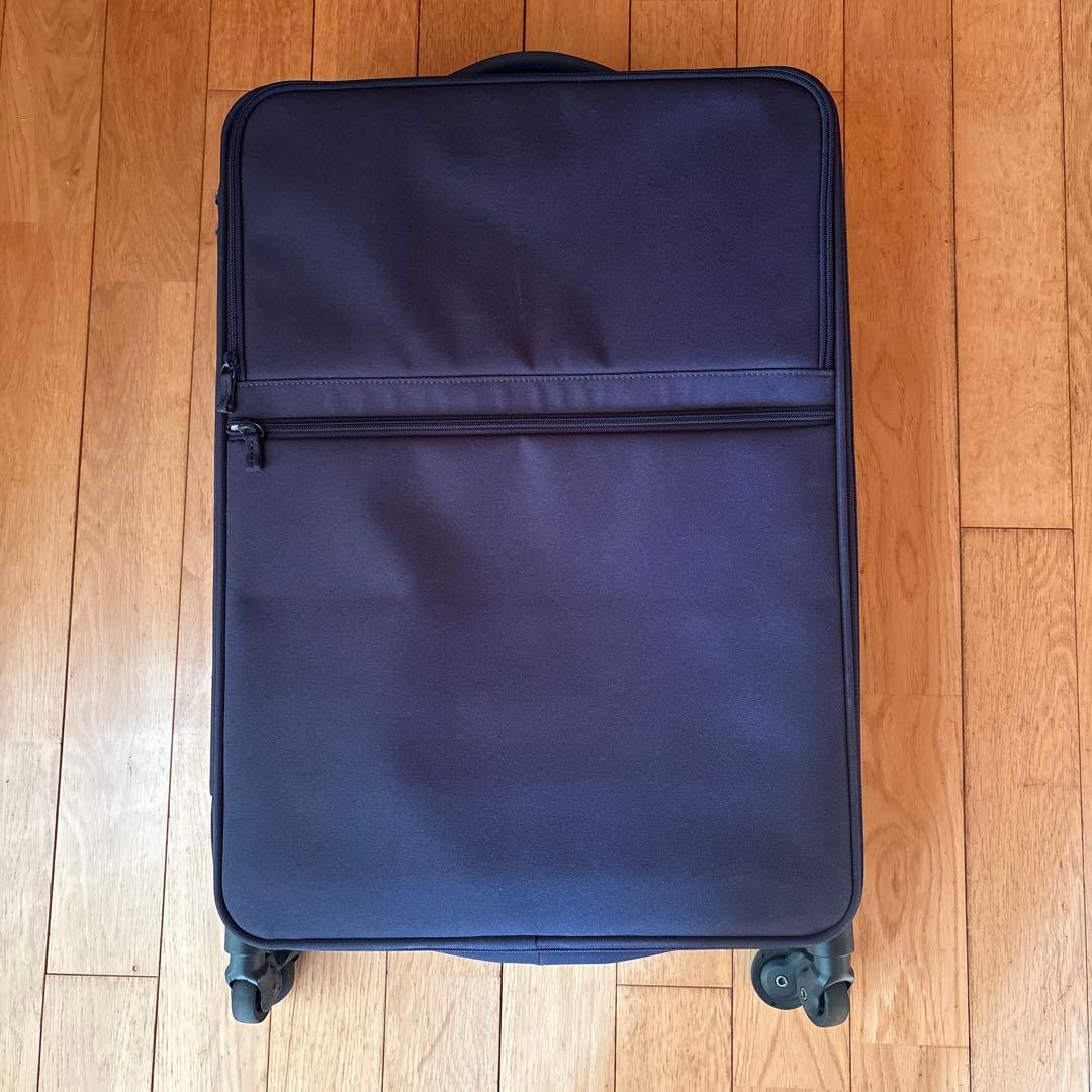 半分の厚みで収納できるソフトキャリーケース　XL