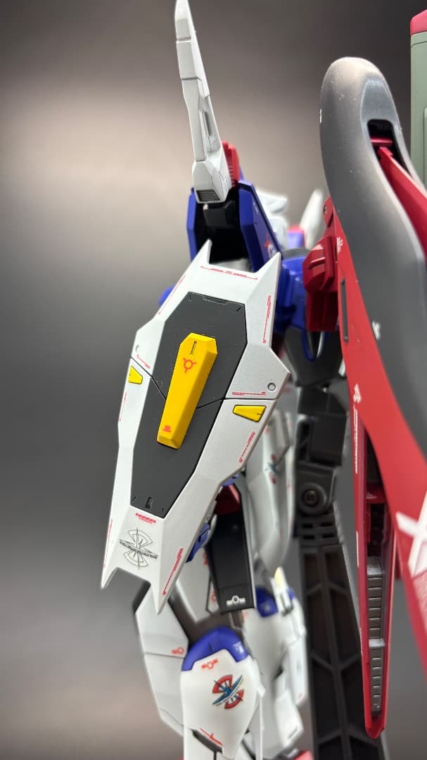 【塗装完成品】MG 1/100 デスティニーガンダム