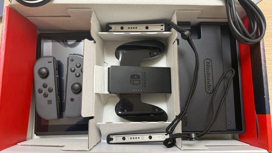 Nintendo Switch_本体セット（画面保護シール+SDカード付き）