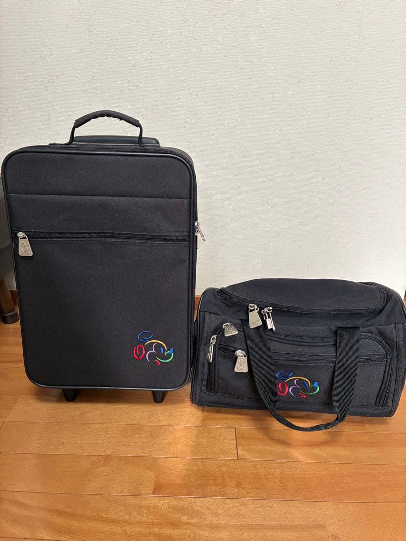 【希少】ディズニーキャリーケース　布製　スーツケースとショルダーバッグのセット