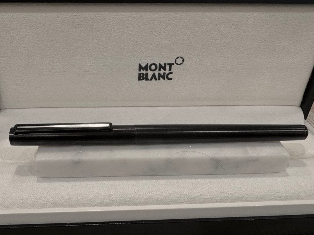 【美品】モンブラン No1124 万年筆 漆黒ロードナイト鉱加工