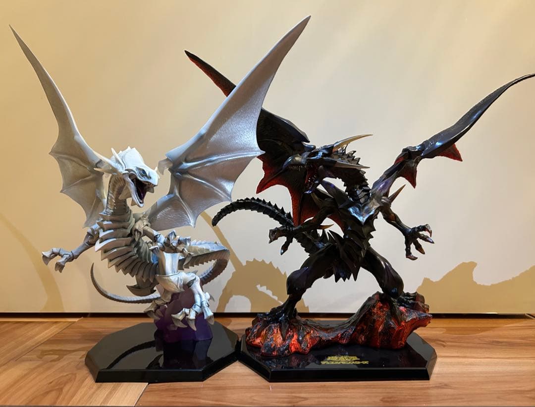 ART WORKS MONSTERS 青眼の白龍　真紅眼の黒竜　フィギュア