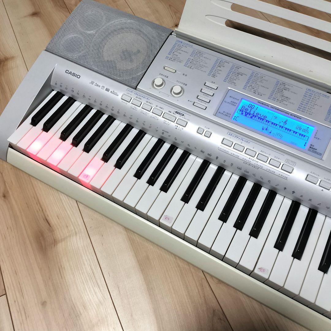 CASIO 電子キーボード 光ナビ 61鍵盤 ホワイト LK-207
