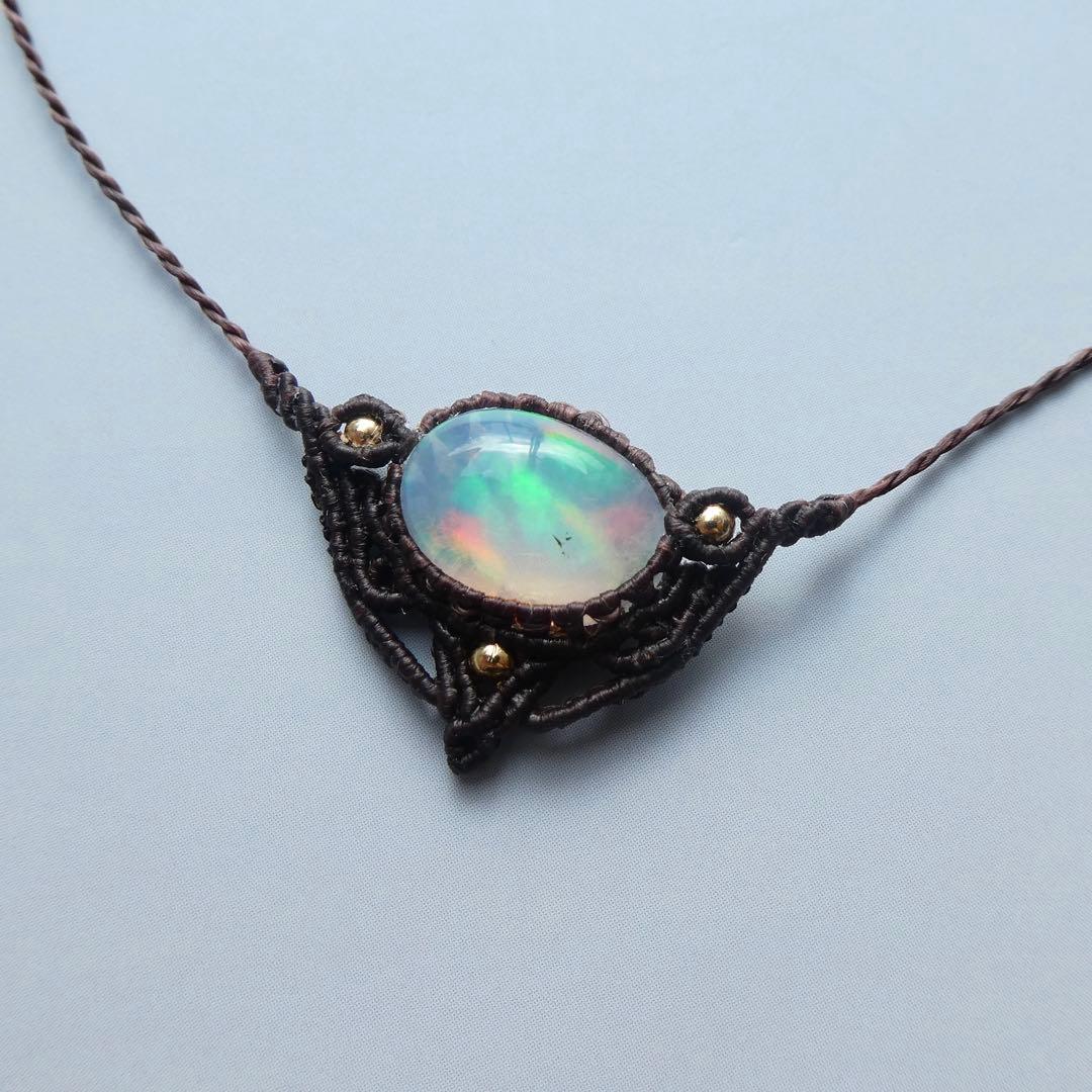 虹色オパールのマクラメネックレス