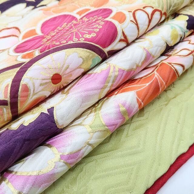 特価！ 美品 ３点セット 刺繍 着物 成人式 正絹 振袖・帯揚げ帯締め 1876